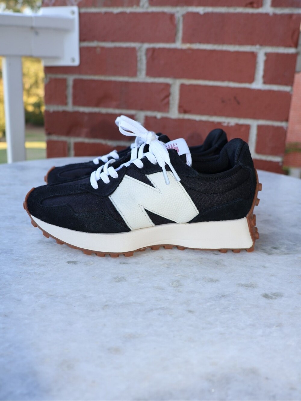 New Balance 327